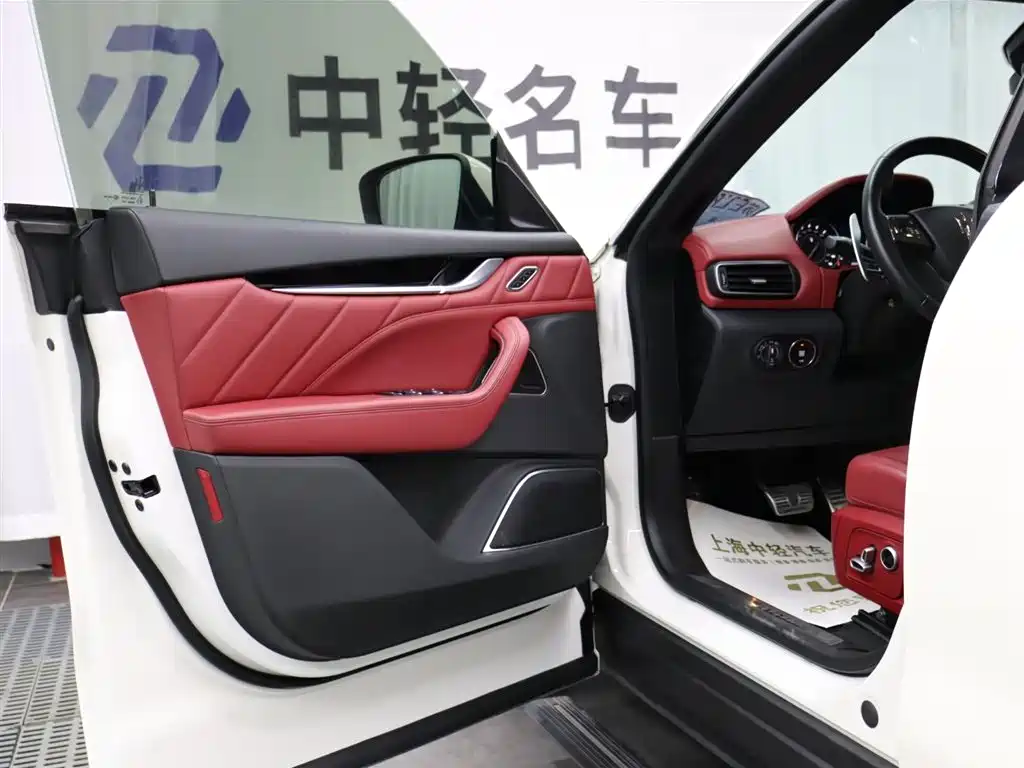 Levante 2.0 T GT Sharp Edge