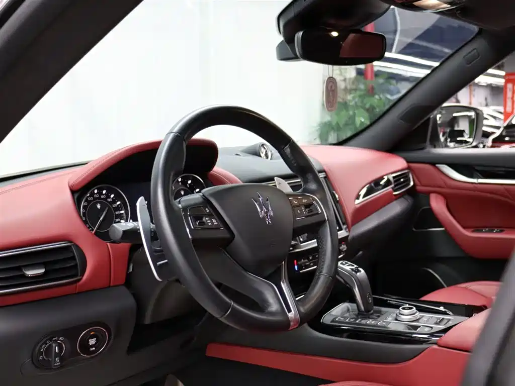Levante 2.0 T GT Sharp Edge