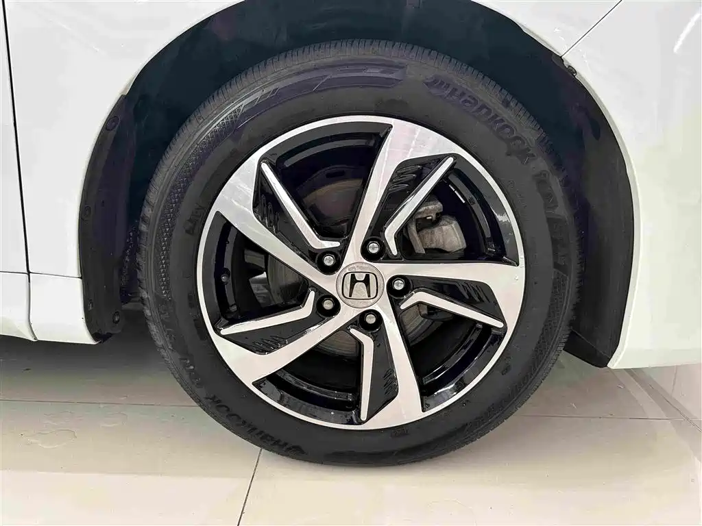 Odyssey 2.4 L Luxury