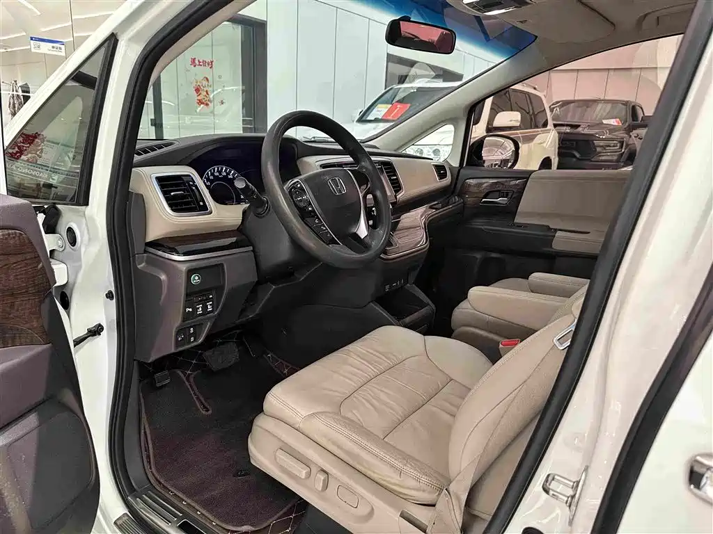 Odyssey 2.4 L Luxury