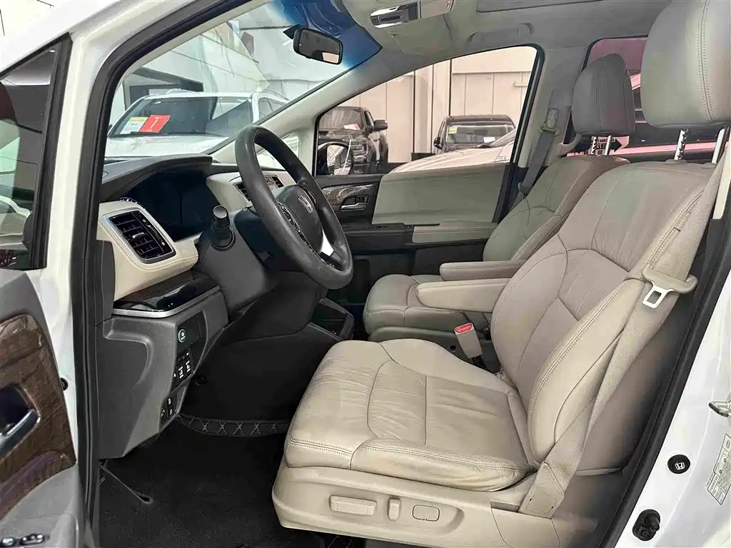 Odyssey 2.4 L Luxury