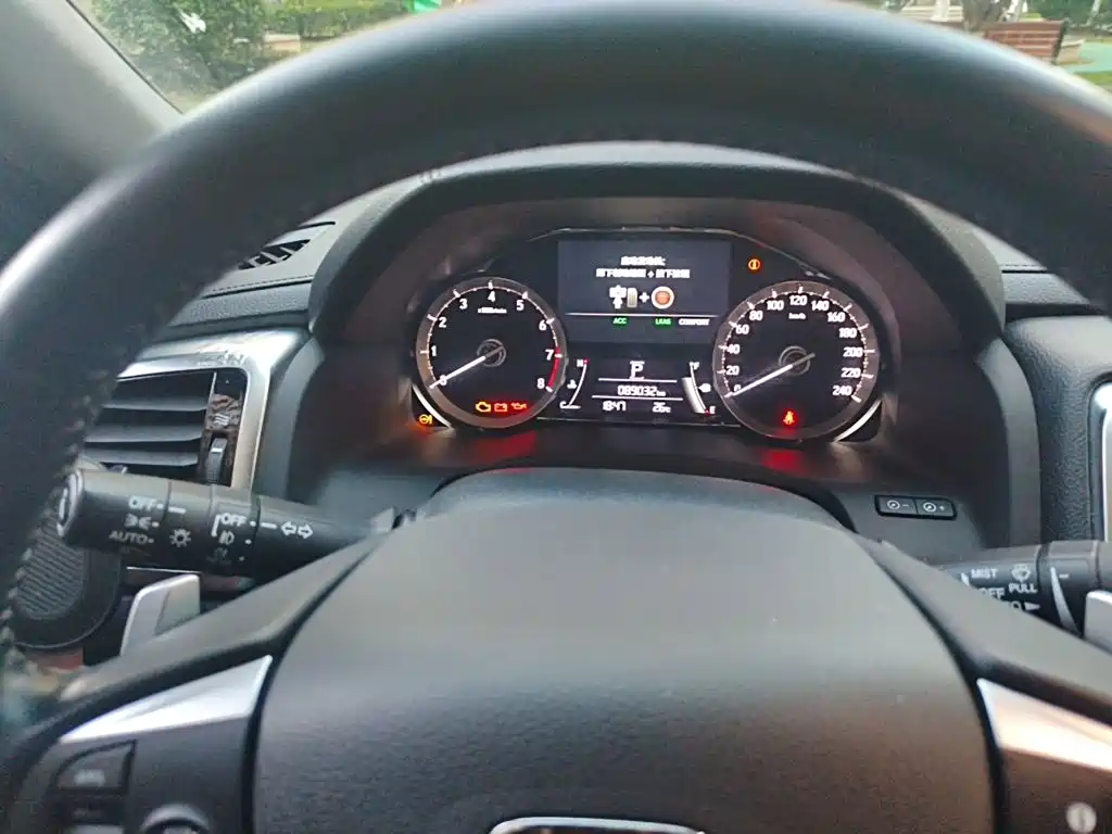Honda UR-V 370 TURBO 4 WD Honor Shine CN-V