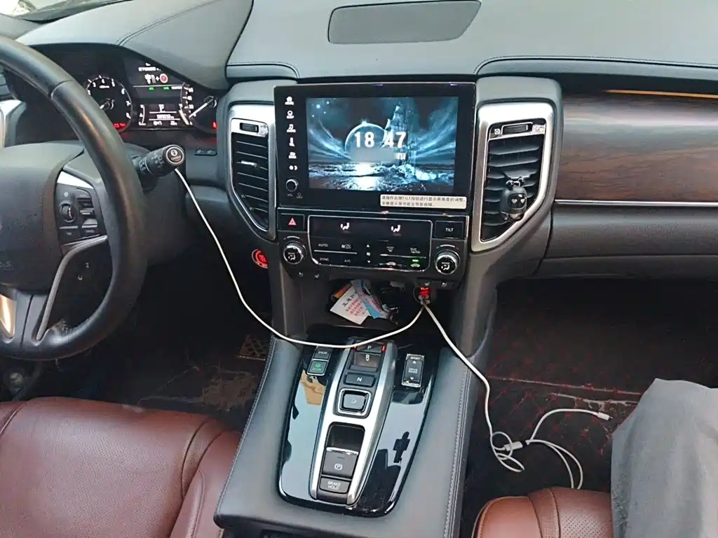 Honda UR-V 370 TURBO 4 WD Honor Shine CN-V