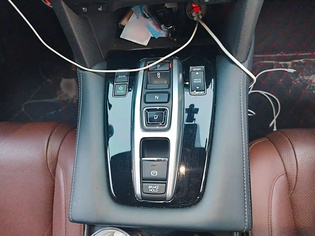 Honda UR-V 370 TURBO 4 WD Honor Shine CN-V