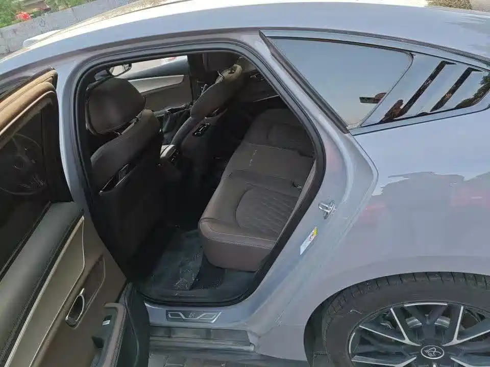 Han DM-i Smart Drive 125 KM Honored