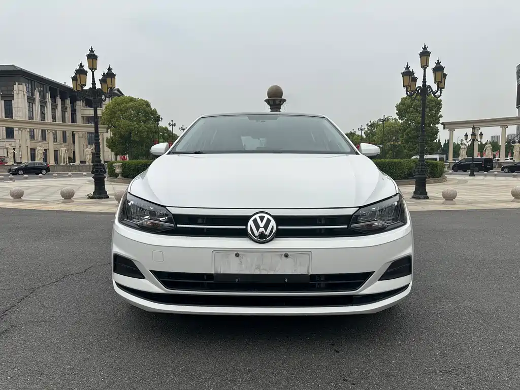 Polo Plus 1.5 L Auto Colorful Tech