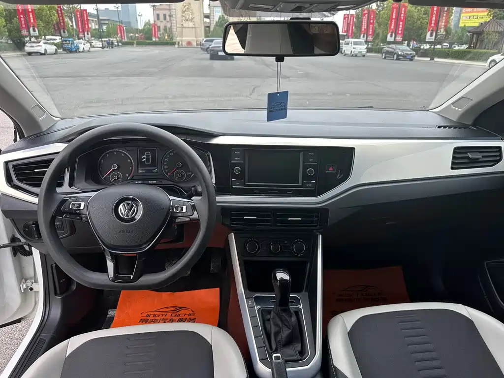 Polo Plus 1.5 L Auto Colorful Tech