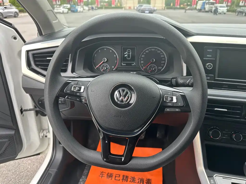 Polo Plus 1.5 L Auto Colorful Tech