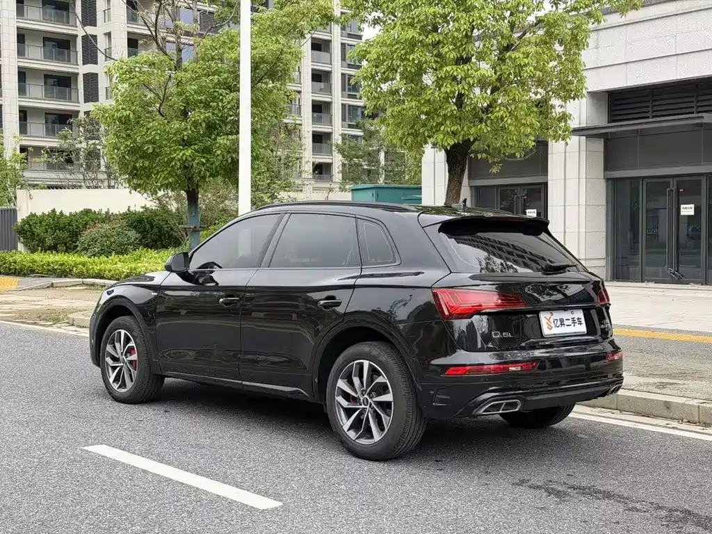 Audi Q5 L 40 TFSI Luxury Dynamic