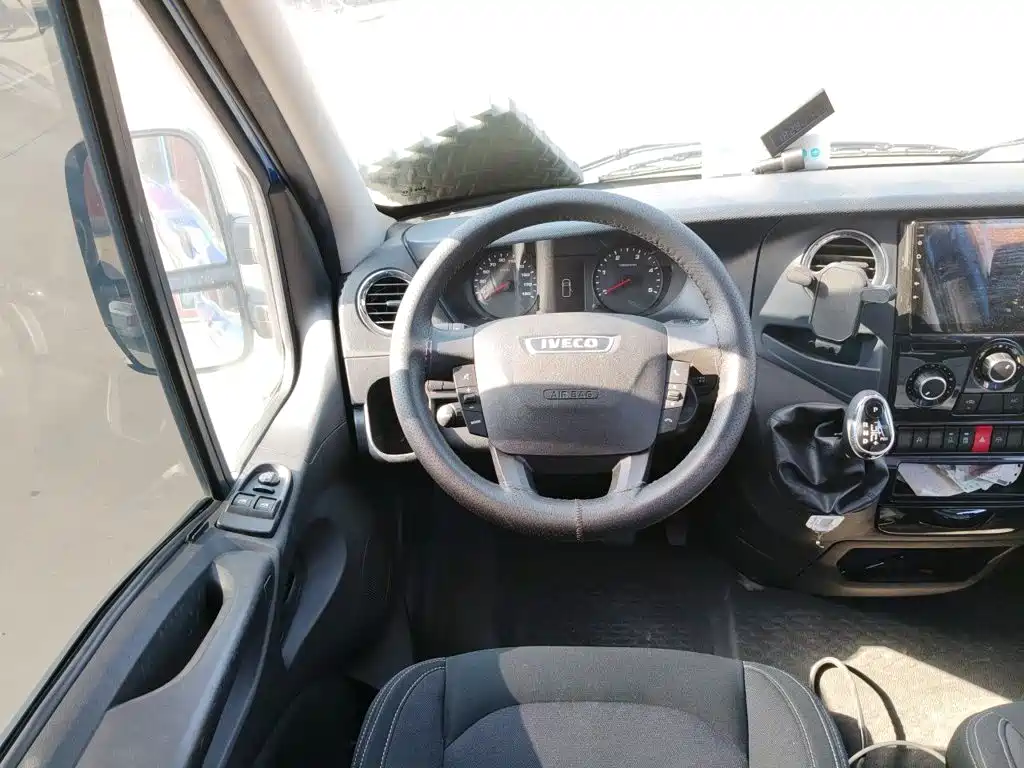 IVECO Daily 依维柯欧胜 2021款 3.0 T 自动超瑞短轴高顶侧拉门F1 C