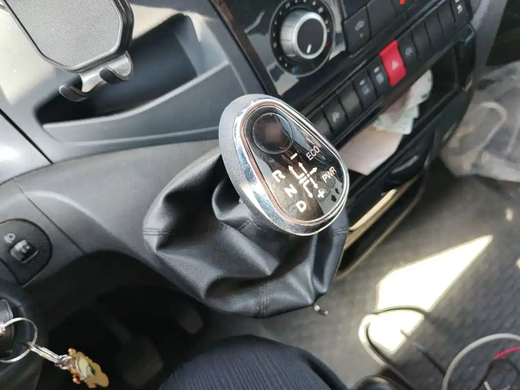 IVECO Daily 依维柯欧胜 2021款 3.0 T 自动超瑞短轴高顶侧拉门F1 C