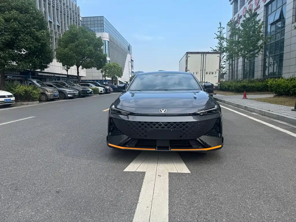 Changan UNI-V 1.5 T 500 Bar Distinguished Sport