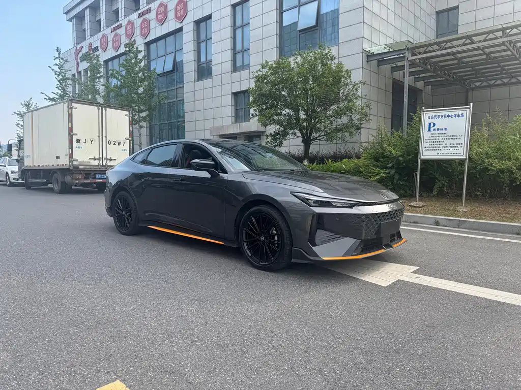 Changan UNI-V 1.5 T 500 Bar Distinguished Sport