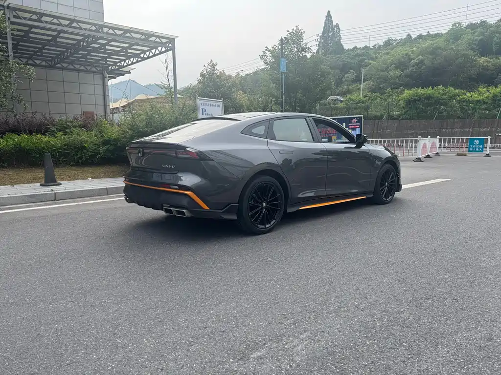 Changan UNI-V 1.5 T 500 Bar Distinguished Sport
