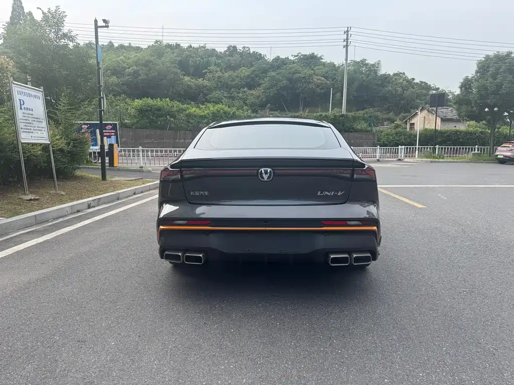 Changan UNI-V 1.5 T 500 Bar Distinguished Sport