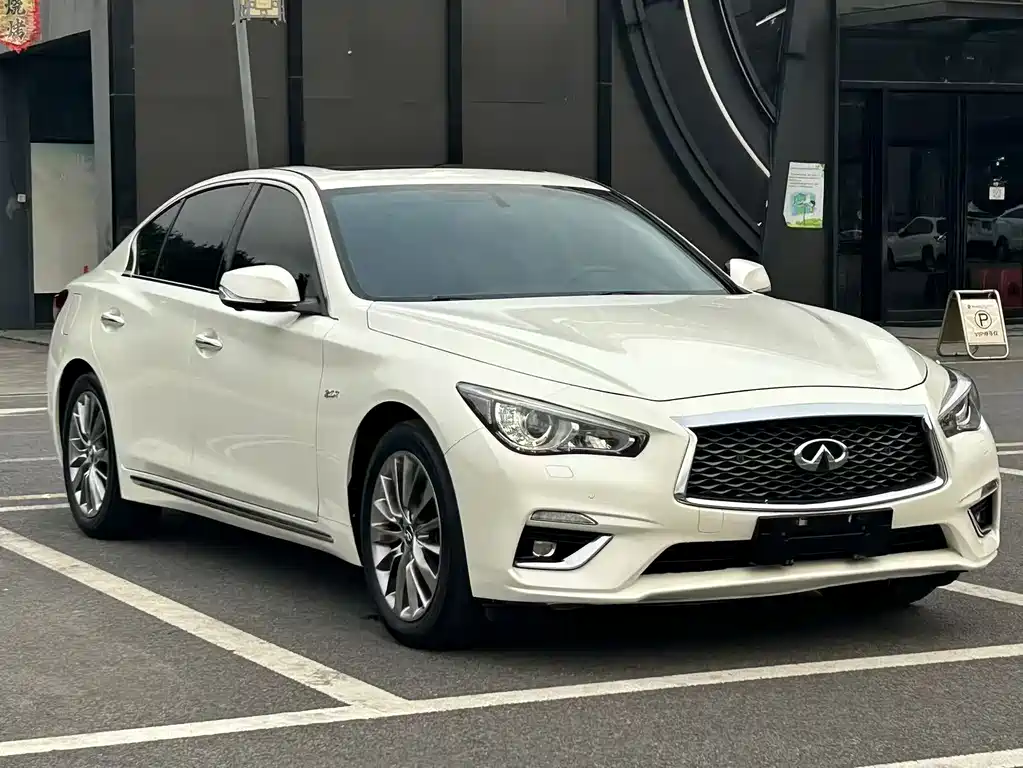 Infiniti Q50 L 2.0 T Progressive Enjoyment CN-VI