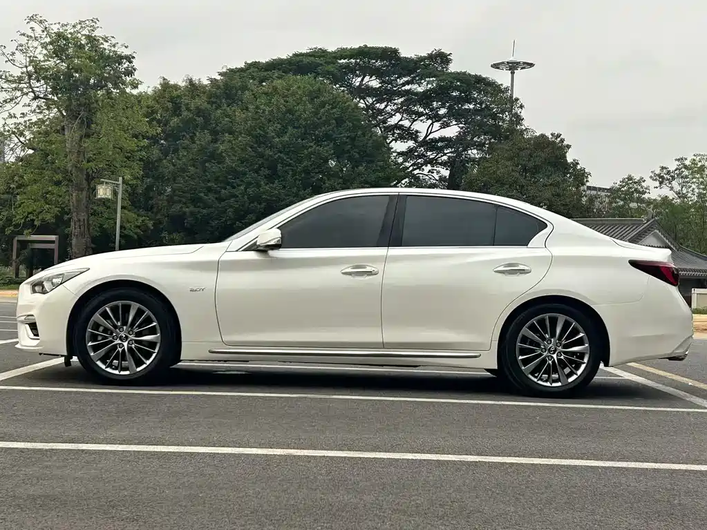 Infiniti Q50 L 2.0 T Progressive Enjoyment CN-VI