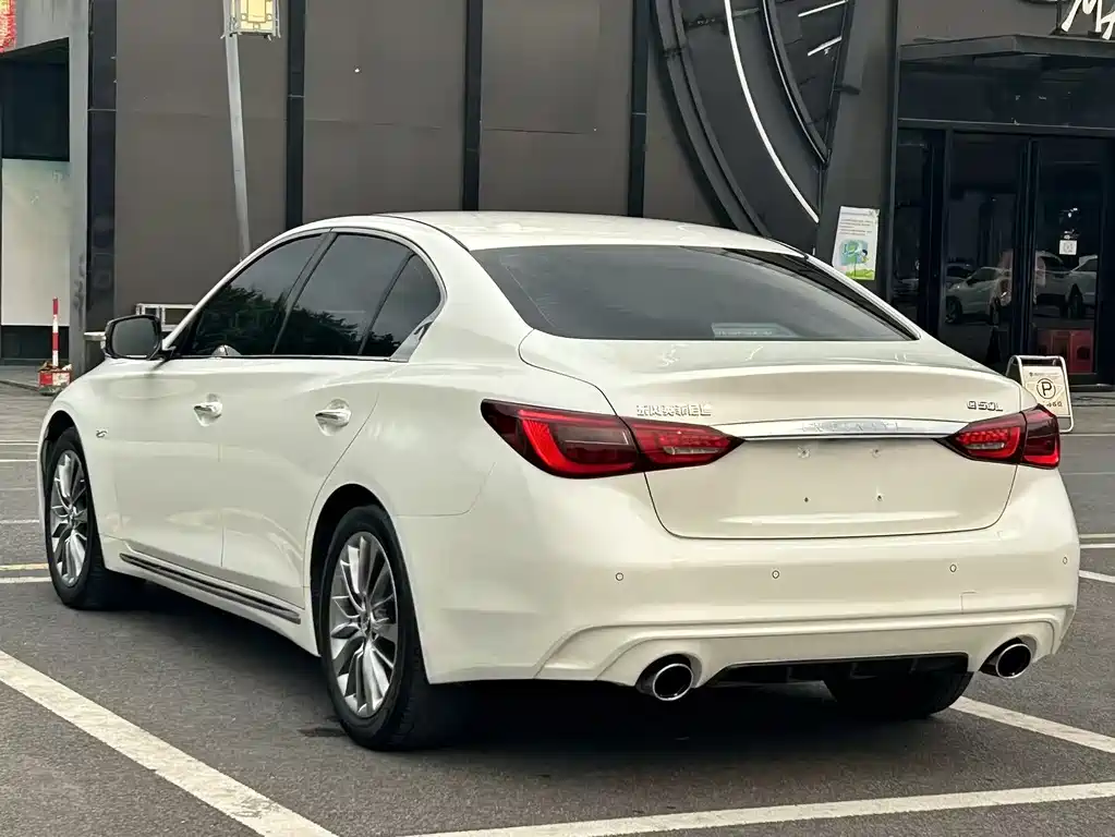Infiniti Q50 L 2.0 T Progressive Enjoyment CN-VI