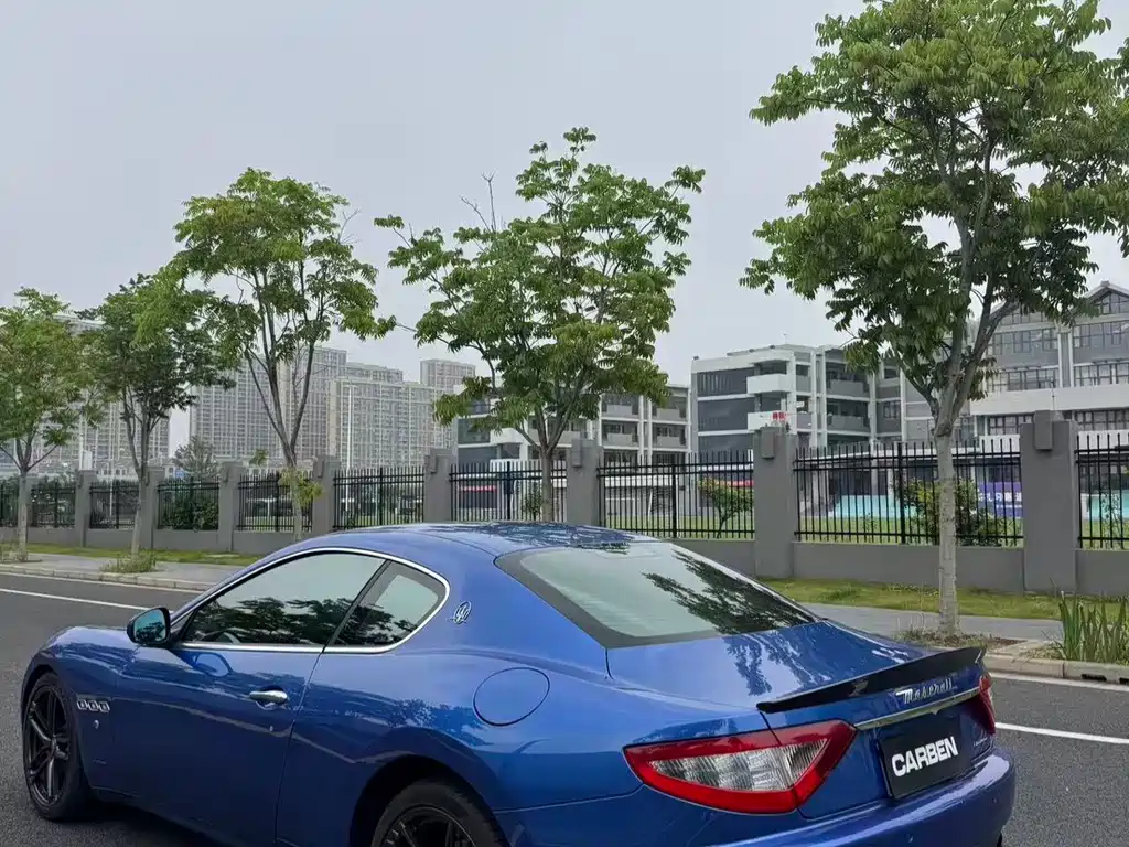 GranTurismo 4.2 L Standard