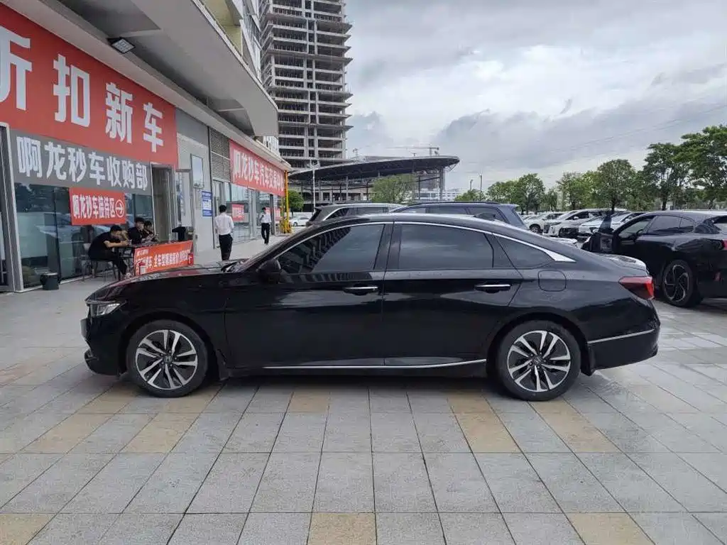 Accord Sharp· Hybrid 2.0 L Sharp Leading
