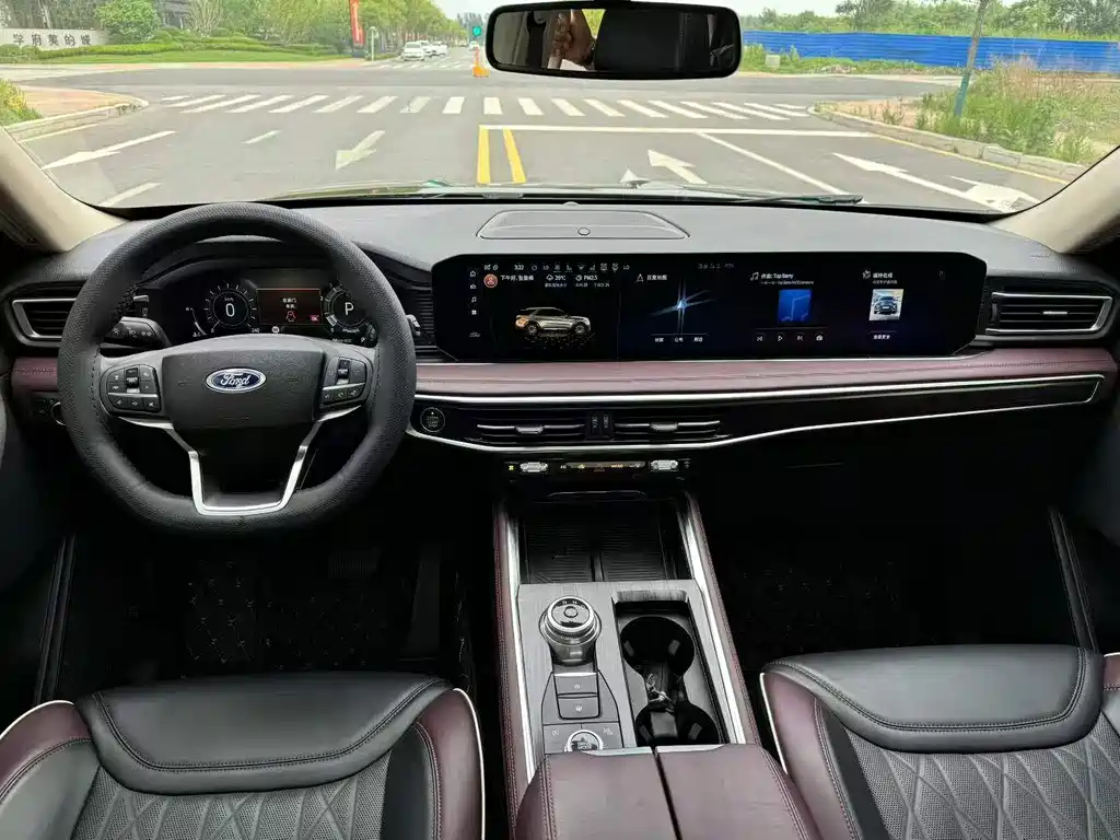 Explorer EcoBoost 285 4 WD Titanium 7-seat