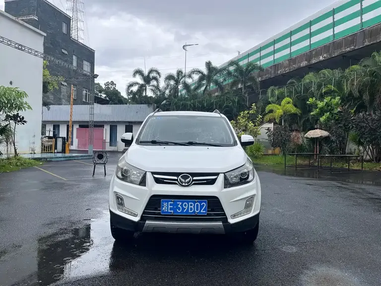 BAIC Huansu S3 1.5 L Luxury CN-V