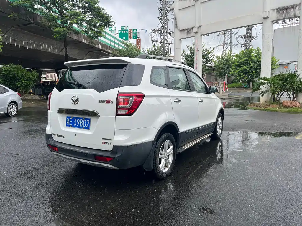 BAIC Huansu S3 1.5 L Luxury CN-V