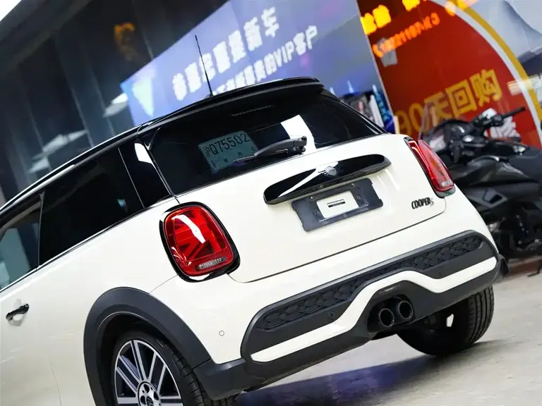 MINI 2.0 T COOPER S Artist