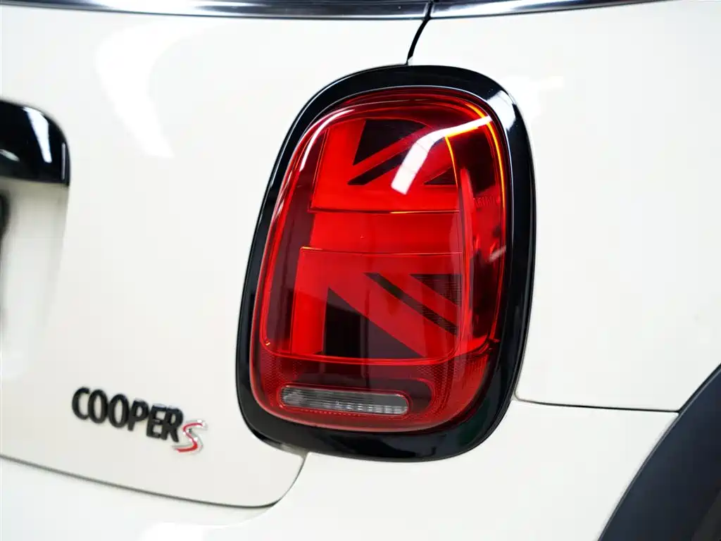 MINI 2.0 T COOPER S Artist