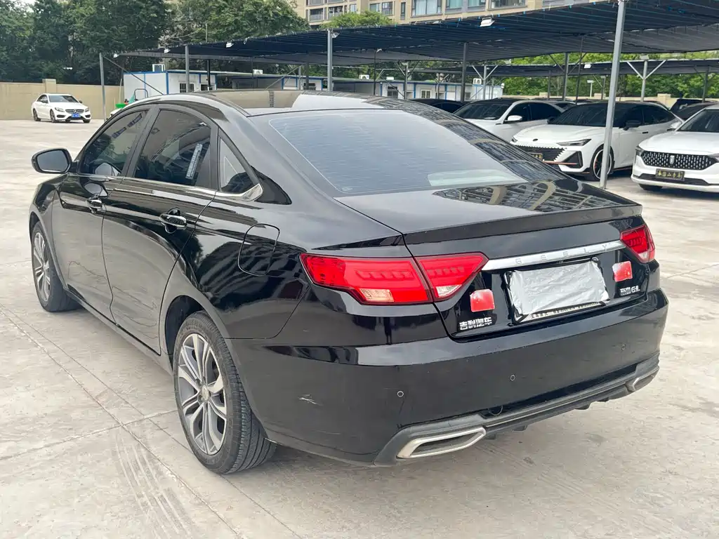 Emgrand GL 1.4 T DCT Distinguished Connected