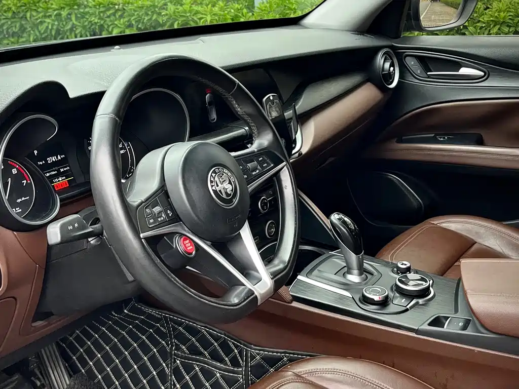 Stelvio 2.0 T 200 HP Luxury