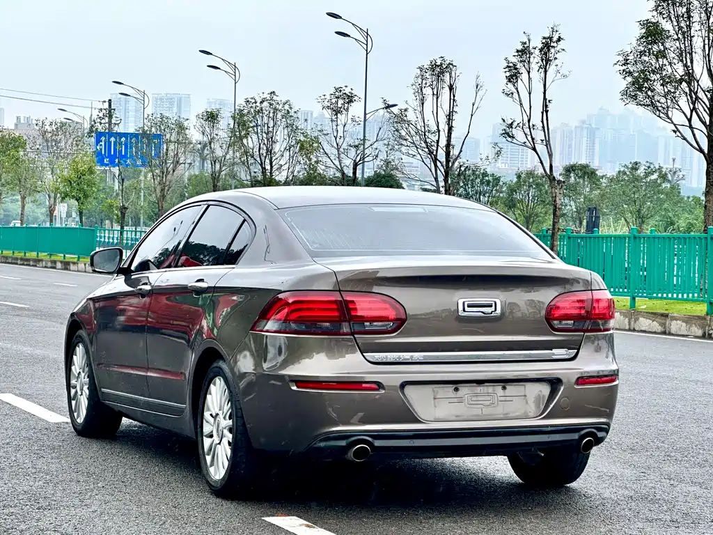 Qoros 3 Sedan 1.6 T Auto Supreme Premium