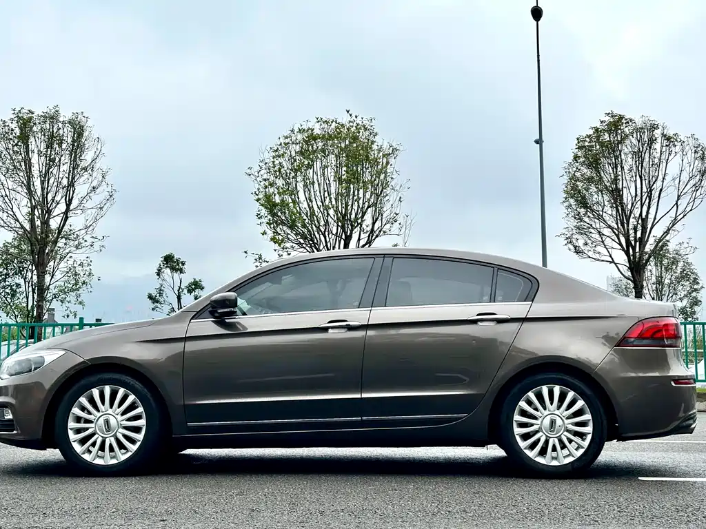 Qoros 3 Sedan 1.6 T Auto Supreme Premium