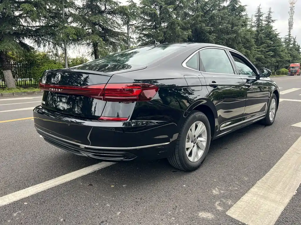Passat Outstanding 280 TSI Business