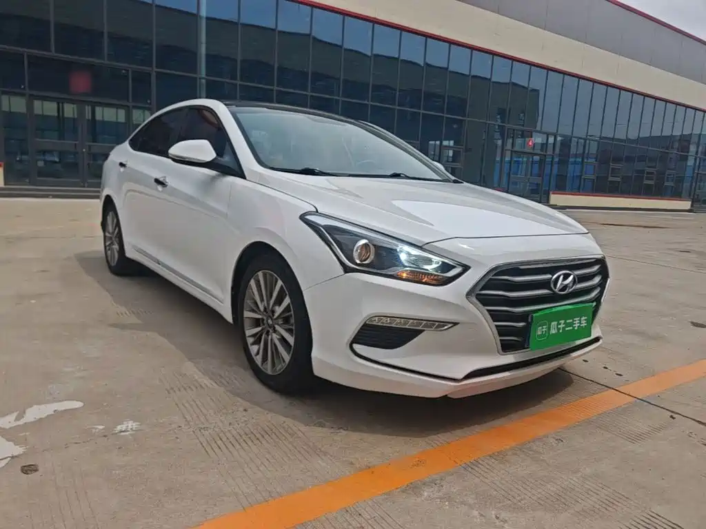 Mistra 1.8 L Auto Distinguished DLX CN-V