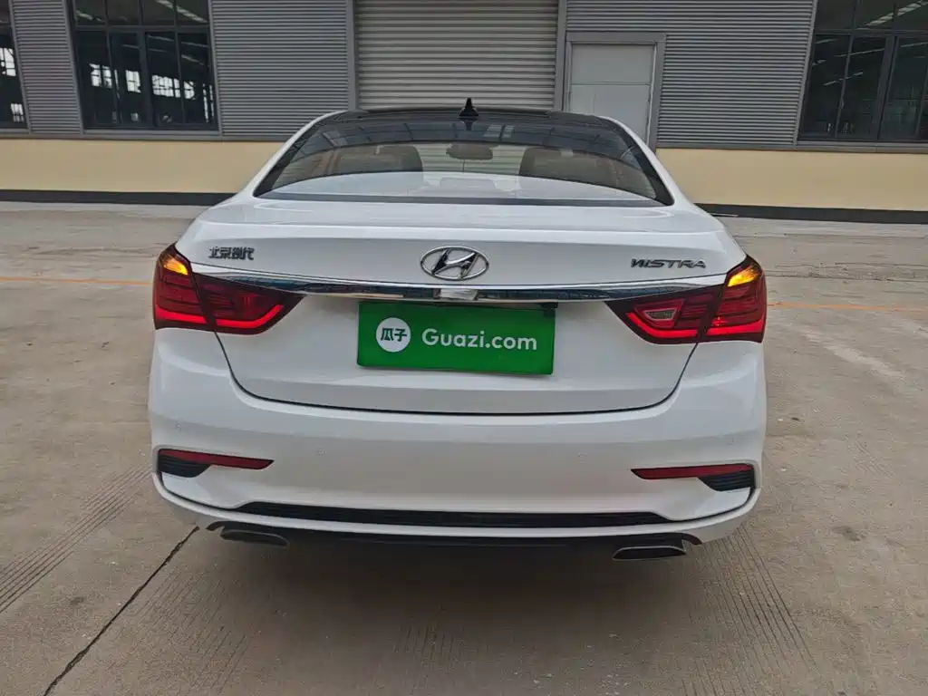 Mistra 1.8 L Auto Distinguished DLX CN-V