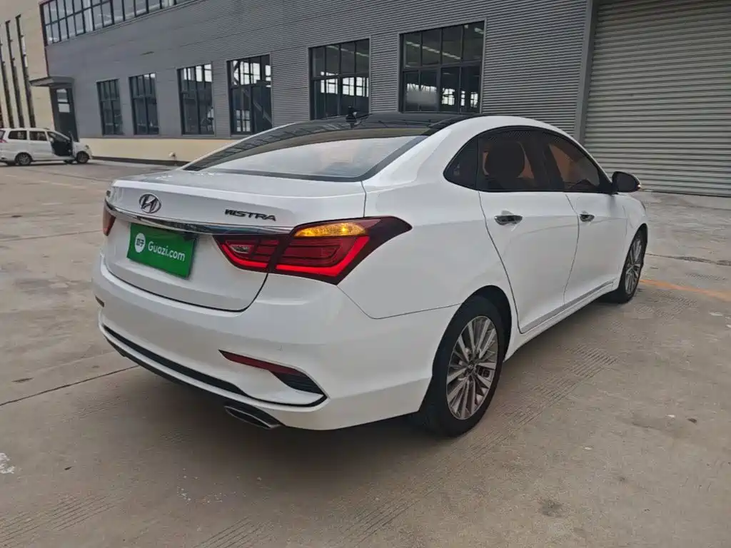 Mistra 1.8 L Auto Distinguished DLX CN-V