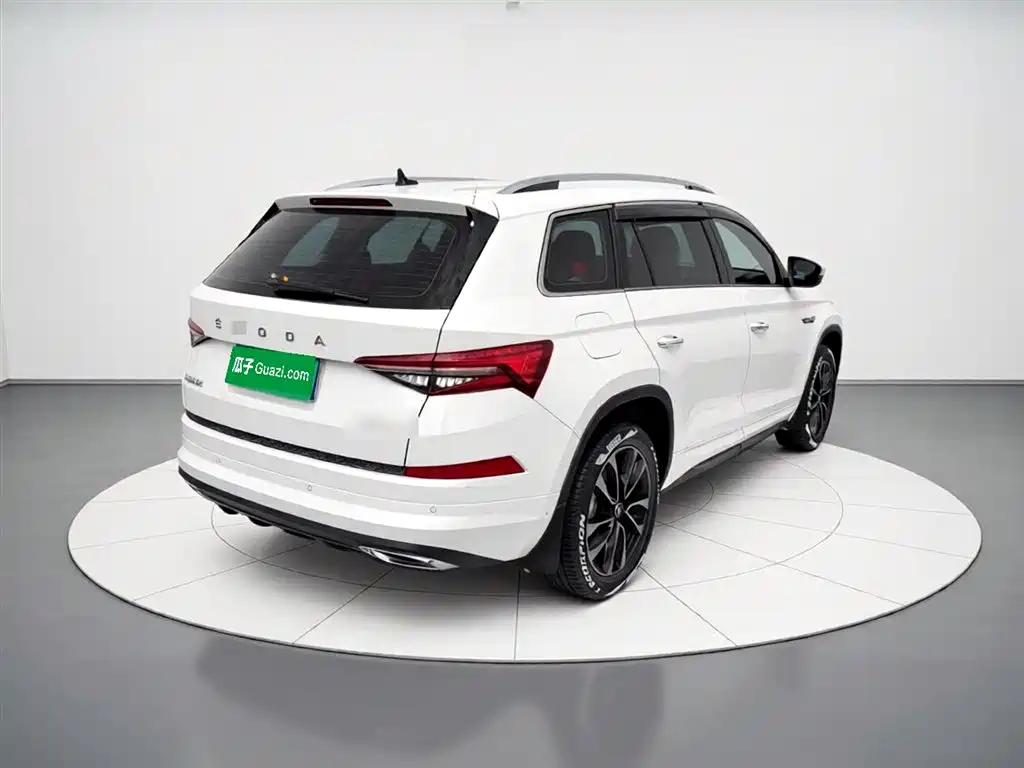 Kodiaq 柯迪亚克 2022款 改款 TSI330 7座两驱奢享版