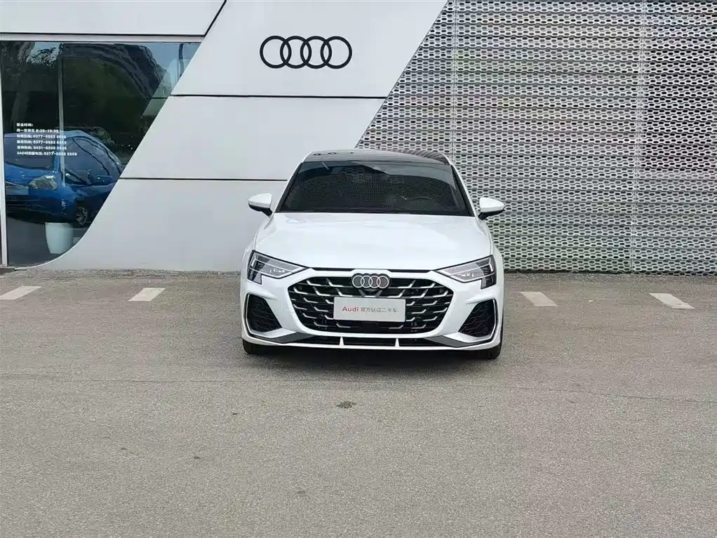 Audi A3 Sportback 35 TFSI Flying Spur Premium