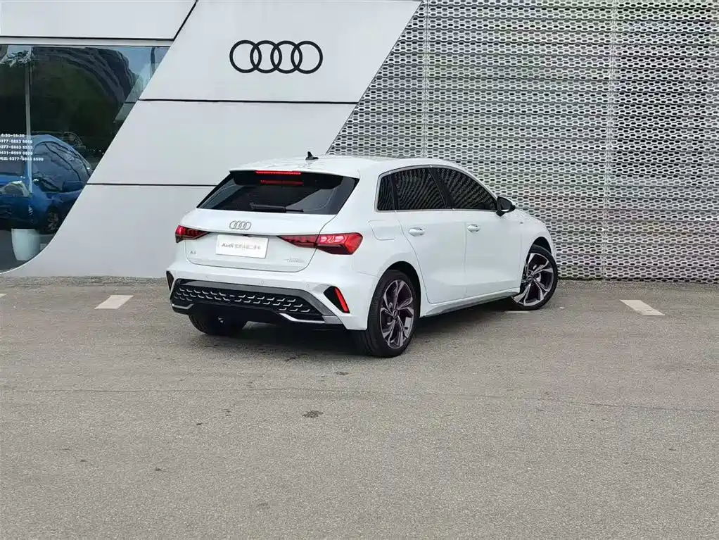 Audi A3 Sportback 35 TFSI Flying Spur Premium