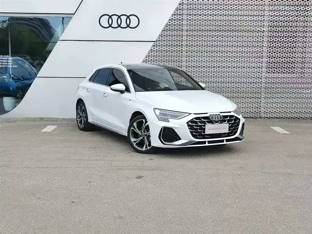 Audi A3 Sportback 35 TFSI Flying Spur Premium