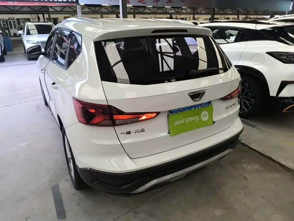 Jetta VS5 280 TSI Auto Progressive