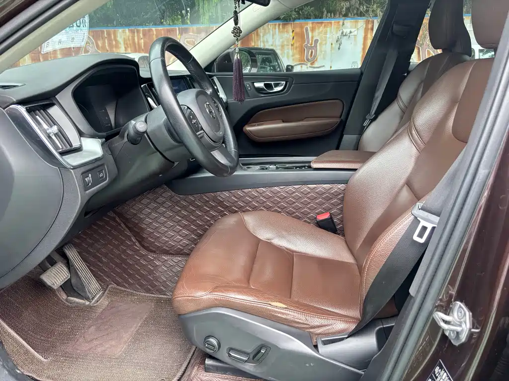 Volvo XC60 T5 4 WD Smart Ease Luxury