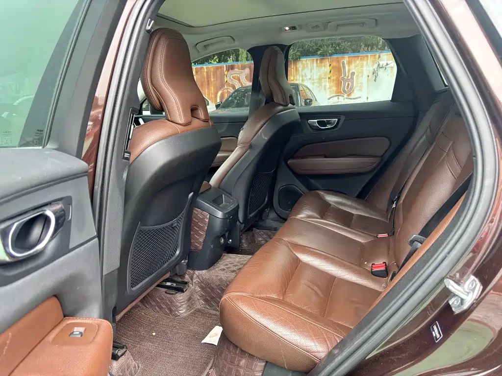 Volvo XC60 T5 4 WD Smart Ease Luxury