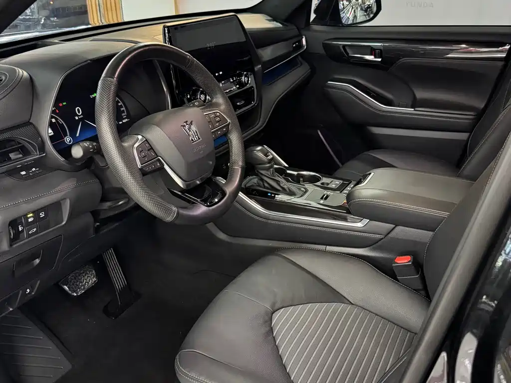 Crown Kluger 2.5 L HEV 4 WD Distinguished