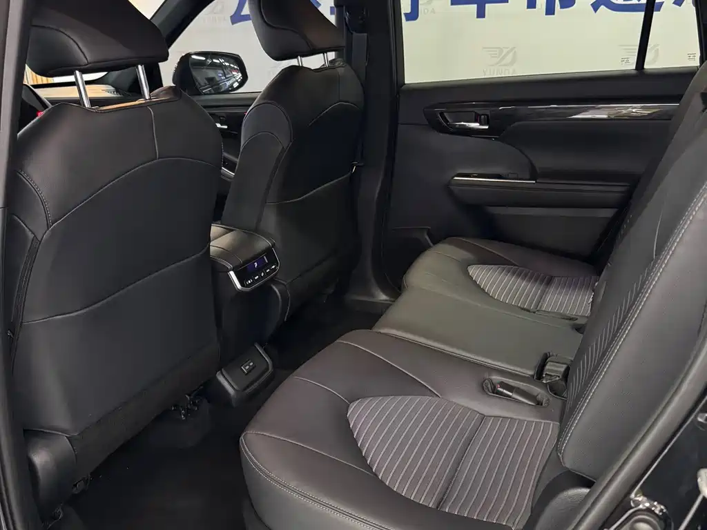 Crown Kluger 2.5 L HEV 4 WD Distinguished