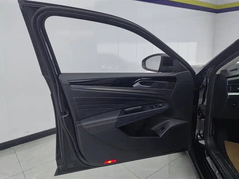 Passat Facelift 330 TSI Starry Sky Elite