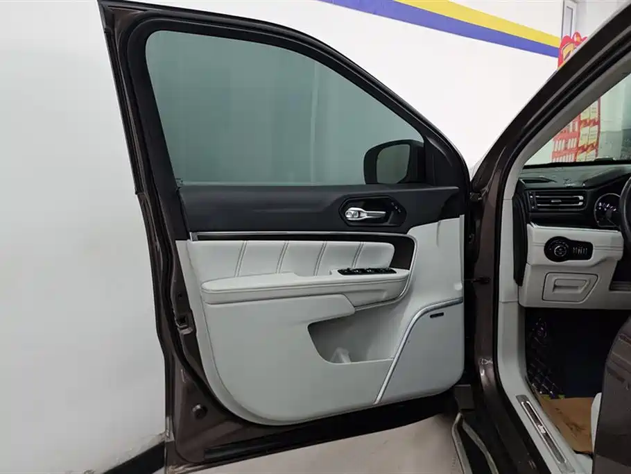 Grand Commander 2.0 T 4 WD Royal Enjoyment CN-V