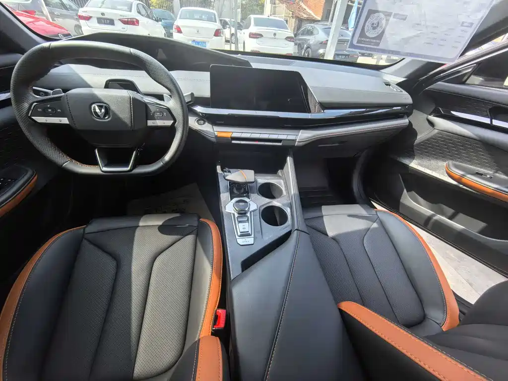 Changan UNI-V 1.5 T Distinguished