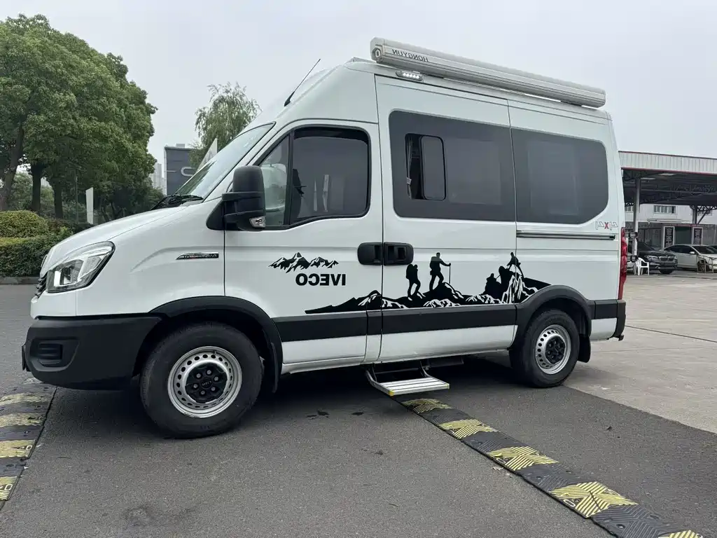 IVECO Daily 依维柯欧胜 2021款 3.0 T 自动B型房车专业底盘长轴高顶